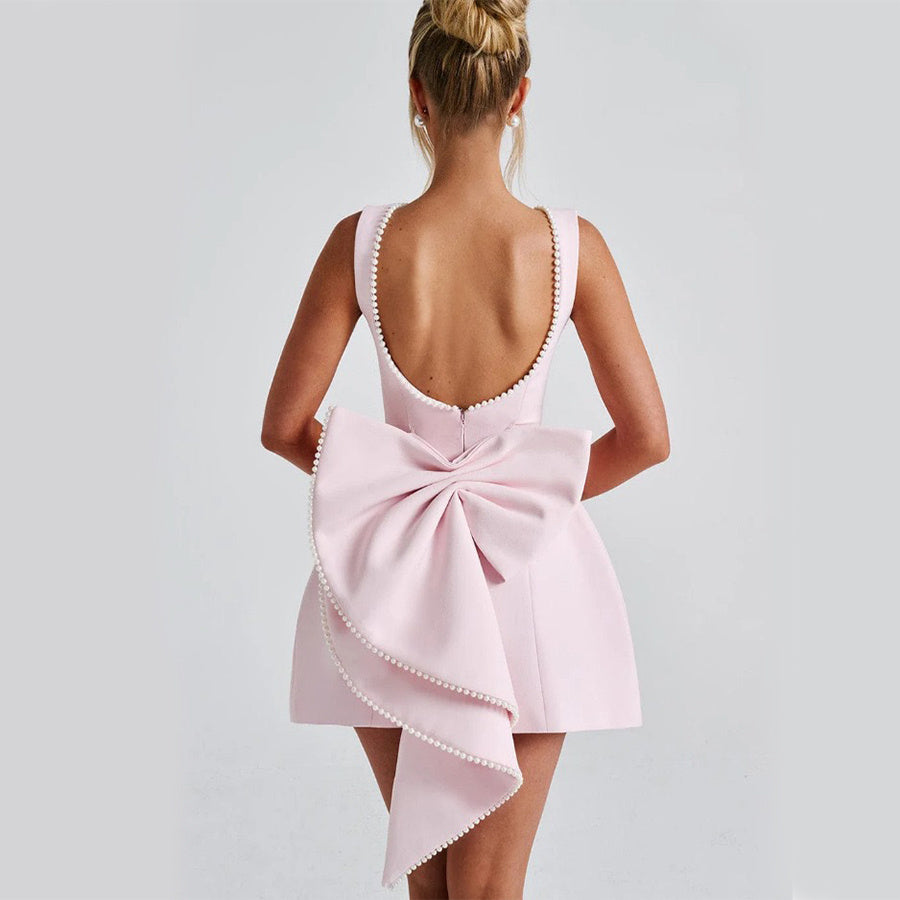 Robe élégante,dos parsemé de perles