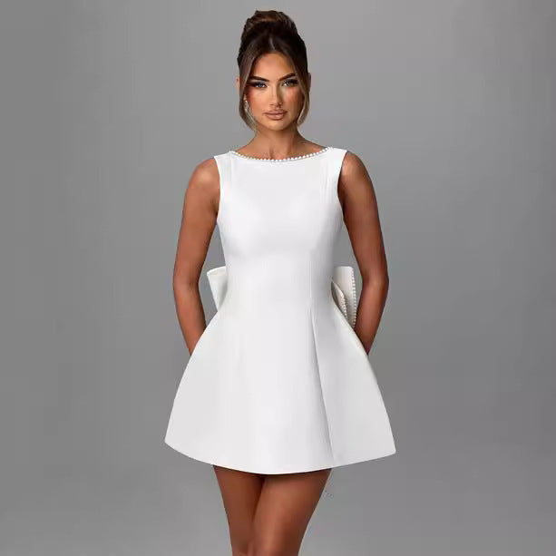 Robe élégante,dos parsemé de perles